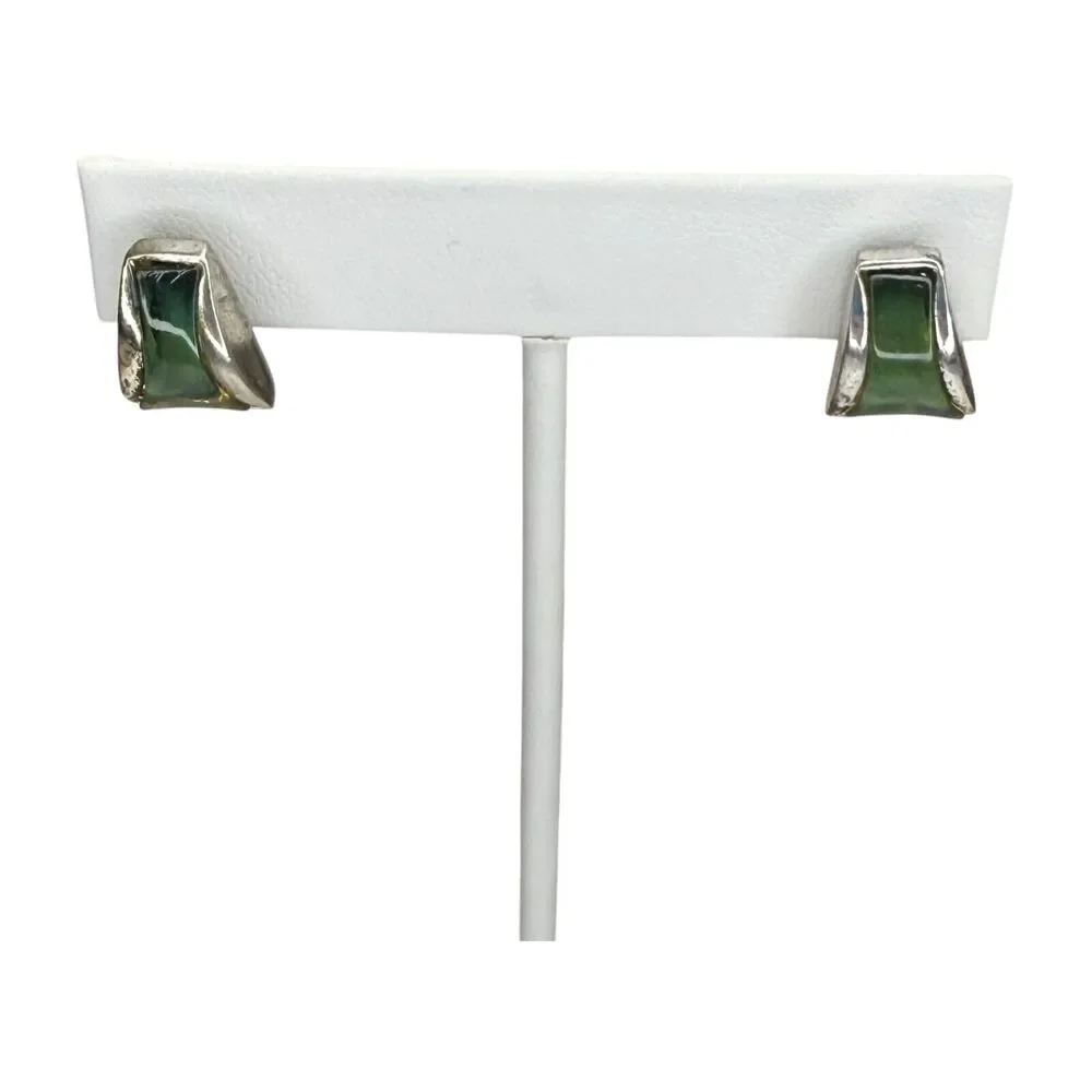 Vintage Silver-Tone Green Stone Stud Earrings Secure Lock Back Women's Jewelry - Picture 5 of 6
